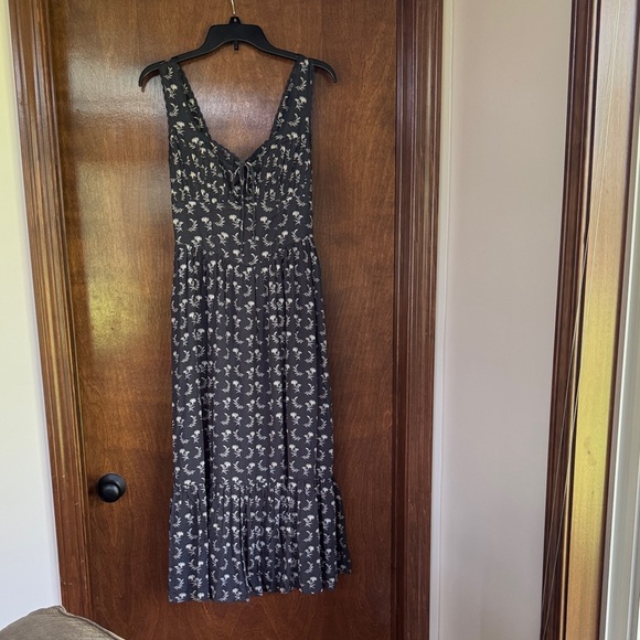 American Eagle Outfitters Dresses & Skirts - American Eagle Outfitters Grey Floral Tie-Front Maxi Dress